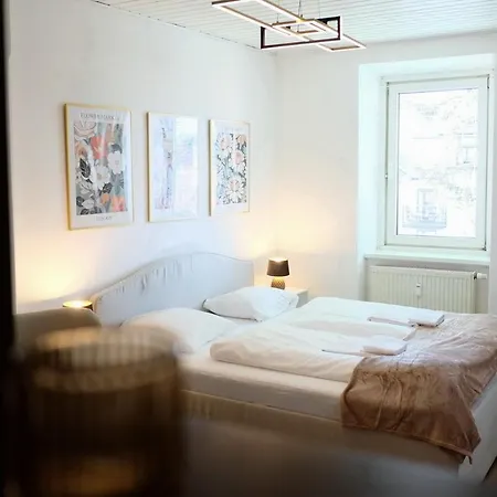 Newly Renovated In The Center Of Apartment