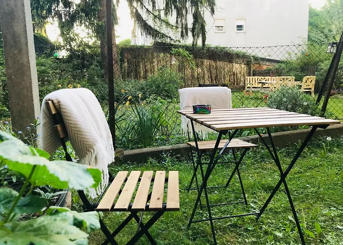 Newly Renovated In The Center Of Apartment