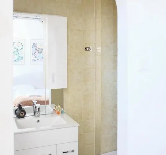 Apartment Newly Renovated In The Center Of