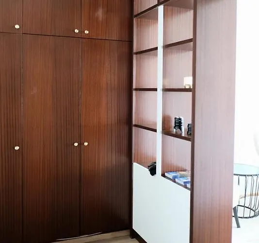 Apartment Newly Renovated In The Center Of *